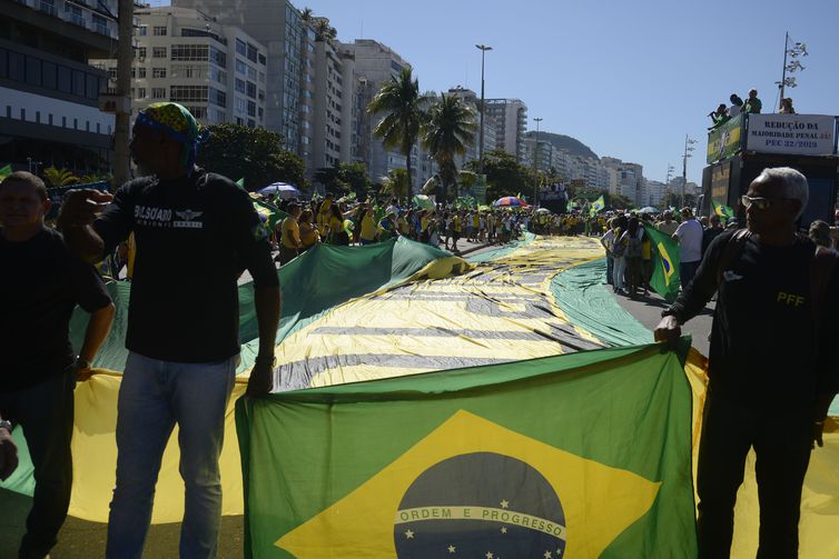 Manifestantes fazem ato, no Rio  de Janeiro, em apoio ao pacote anticrime e a favor da reforma da Previdência  (Tomaz Silva/Agência Brasil)