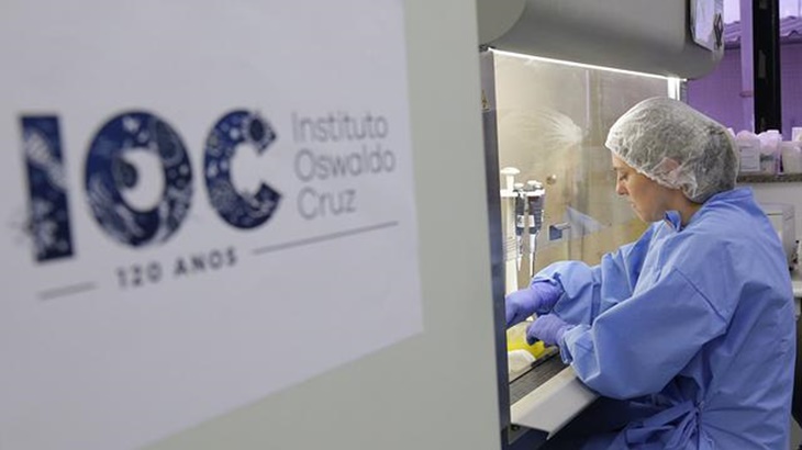 Na Fiocruz, no Rio, diagnóstico laboratorial de casos suspeitos do novo coronavírus. FOTO: Josué Damacena (IOC/Fiocruz)
